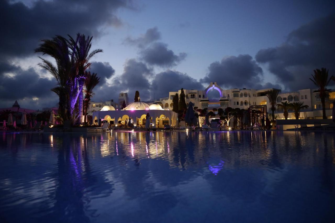 האממט The Mirage Resort & Spa מראה חיצוני תמונה The Royal Mirage Hotel at night