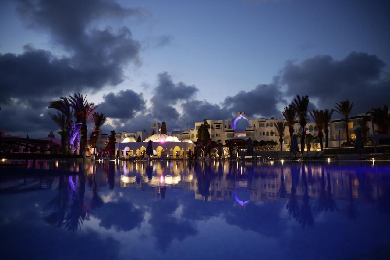 האממט The Mirage Resort & Spa מראה חיצוני תמונה The Royal Mirage Hotel at night