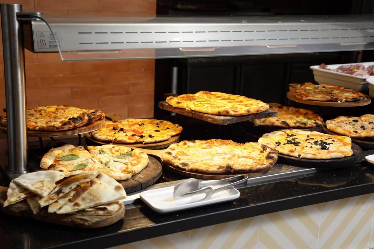 האממט The Mirage Resort & Spa מראה חיצוני תמונה A display of pies at a bakery