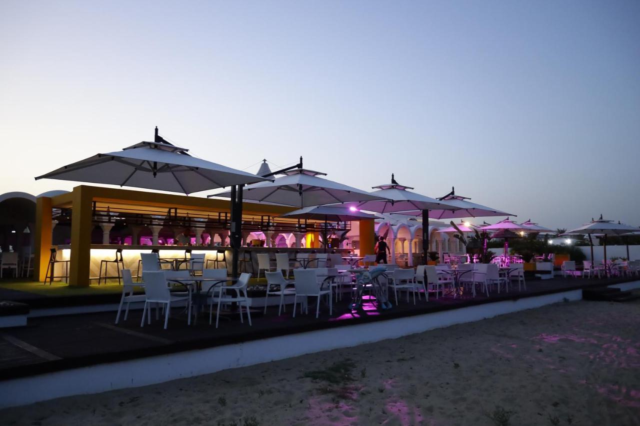 האממט The Mirage Resort & Spa מראה חיצוני תמונה Beach bar in Rimini
